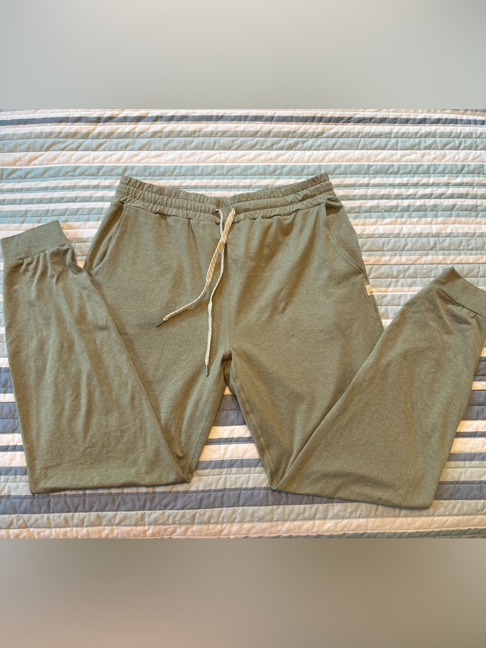 NWOT Vuori Light Green Heather Performance Jogger - LONG (27.5”) inseam.